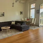 La Verita 1 St Line With Balcony * אופטיה