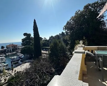 La Verita 1 St Line With Balcony דירה