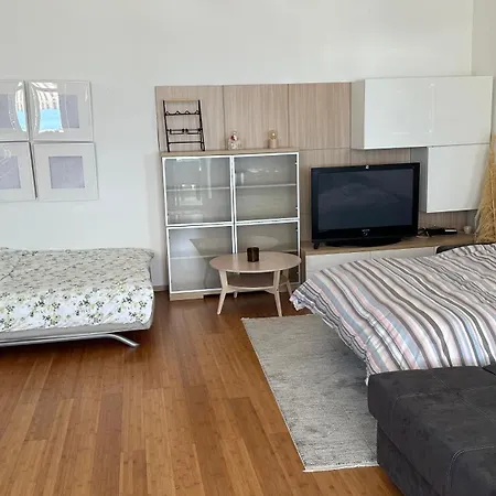 La Verita 1 St Line With Balcony דירה