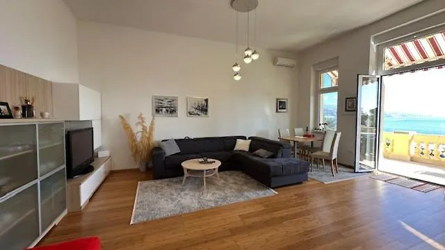 La Verita 1 St Line With Balcony * Опатия