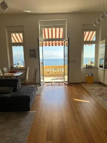 La Verita 1 St Line With Balcony Опатия