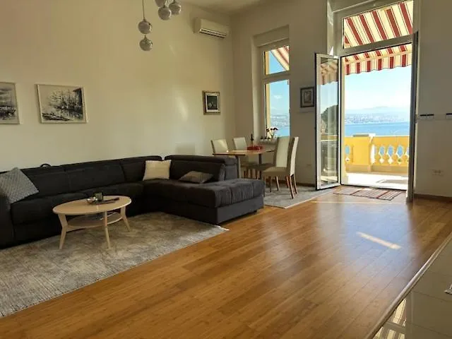 La Verita 1 St Line With Balcony Апартаменты