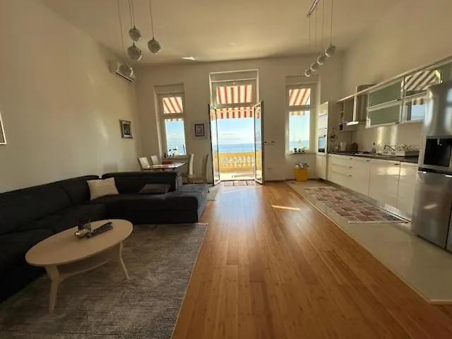 La Verita 1 St Line With Balcony Lejlighed *