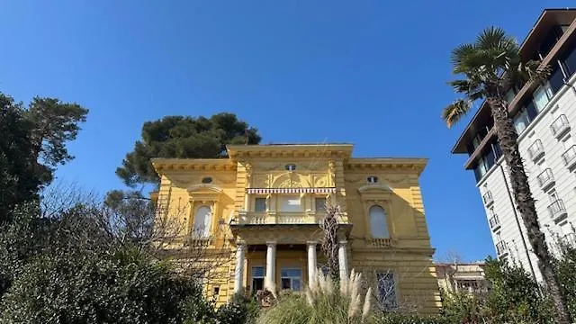 La Verita 1 St Line With Balcony